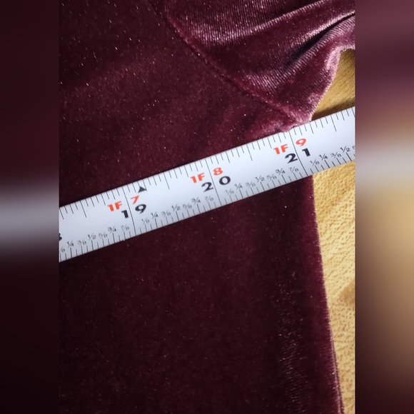 PINK Victoria Secret Women's Burgundy Purple Velvet Cropped Hoodie Size S Unworn - Picture 9 of 9